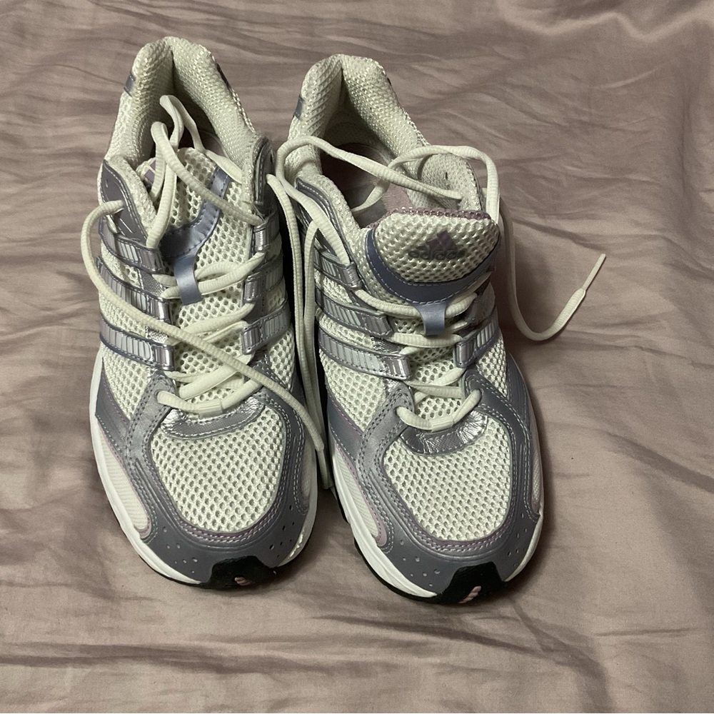 Women’s Adidas White and Gray Athletic Sneakers
Size 8